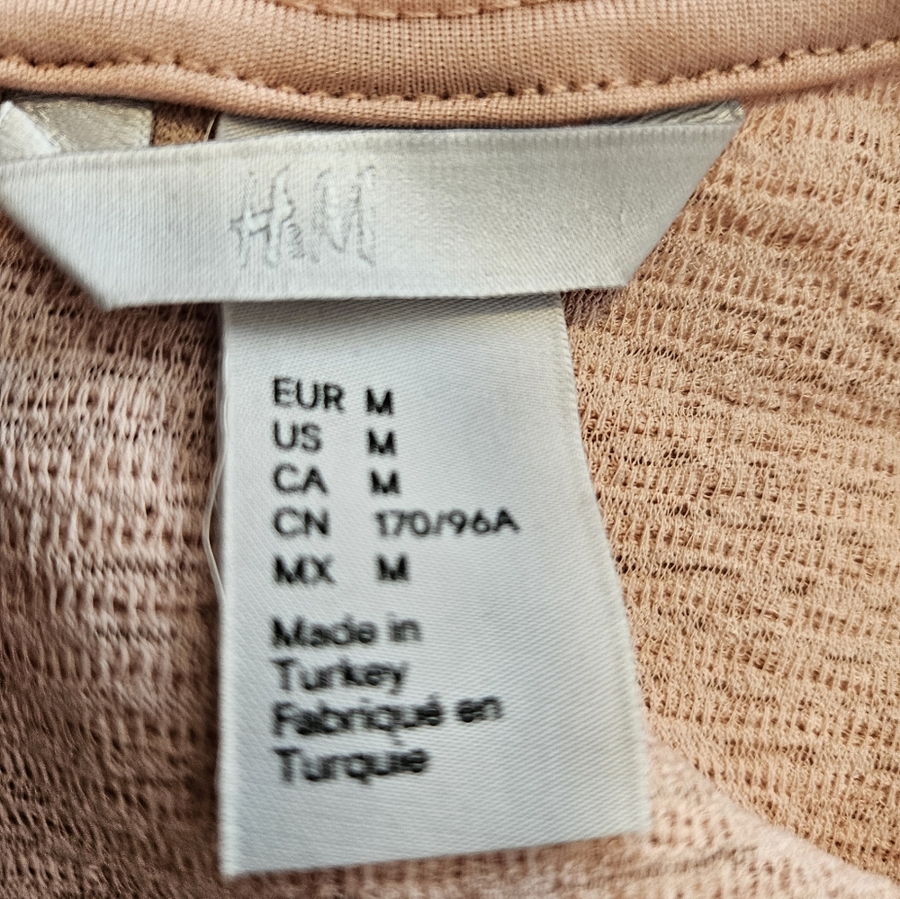 H&M Pink Puff Sleeve, Blouse, Relaxed Fit with textured fabric. Size M - Picture 4 of 8